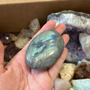Labradorite palmstone
